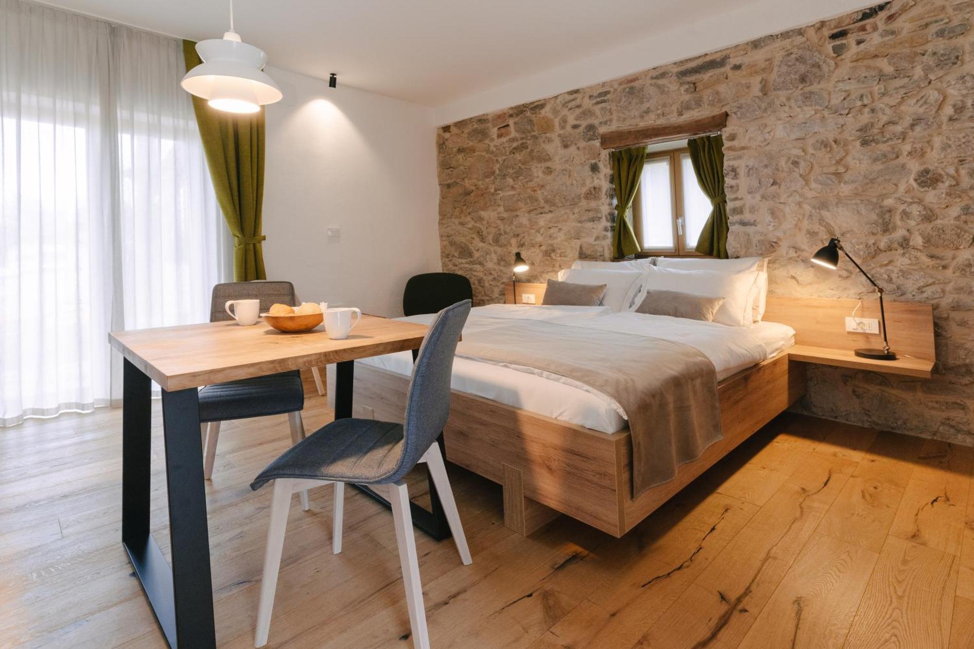 Pira Hotel Postojna Ngoại thất bức ảnh