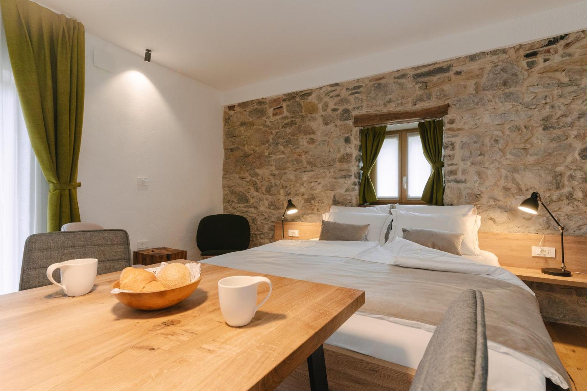 Pira Hotel Postojna Ngoại thất bức ảnh