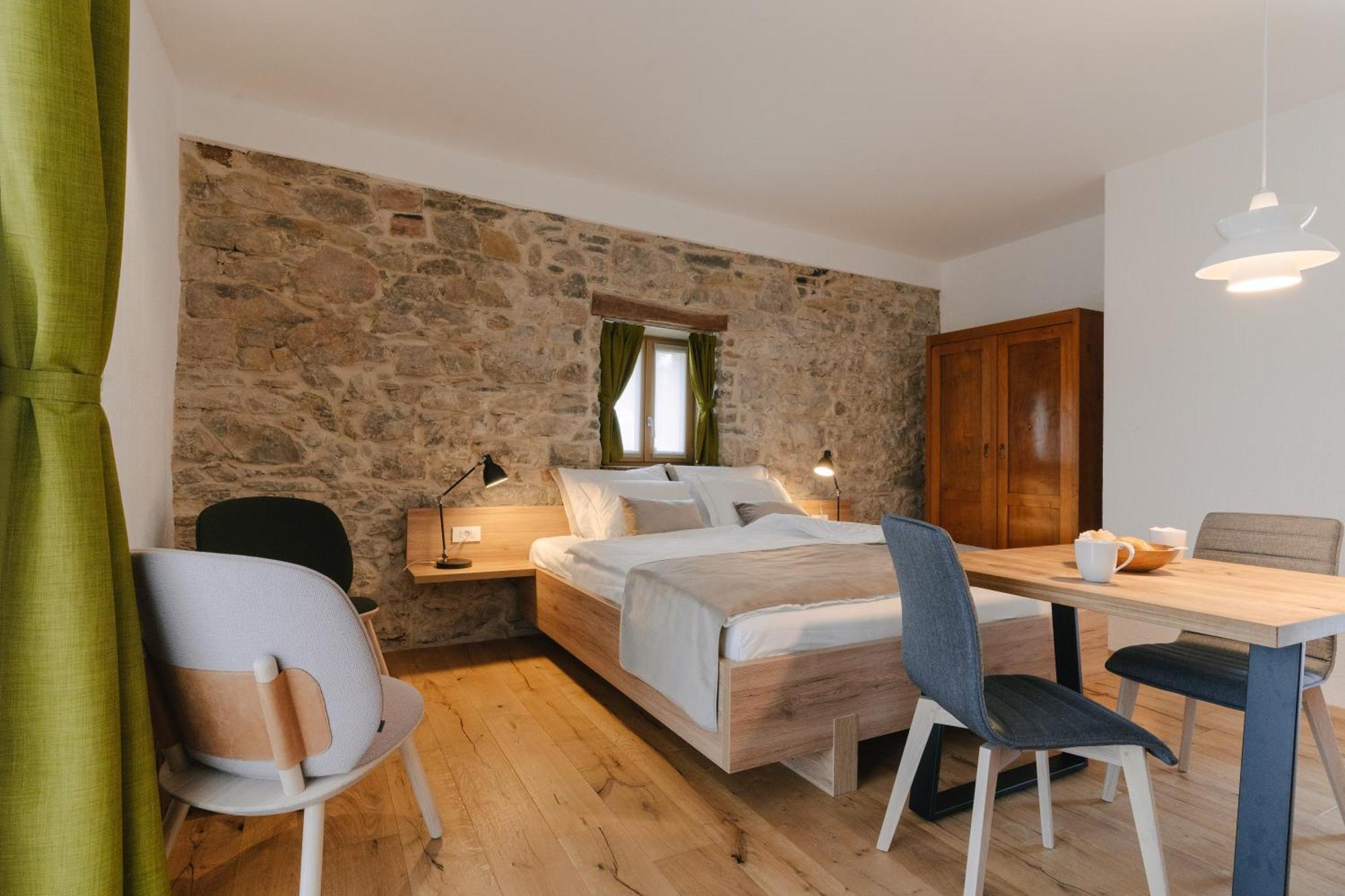 Pira Hotel Postojna Ngoại thất bức ảnh